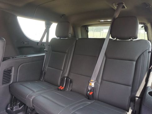 Used 2022 Chevrolet Suburban LT w/ Luxury Package RWD image 14