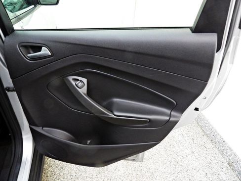 Used 2018 Ford C-MAX SE image 12