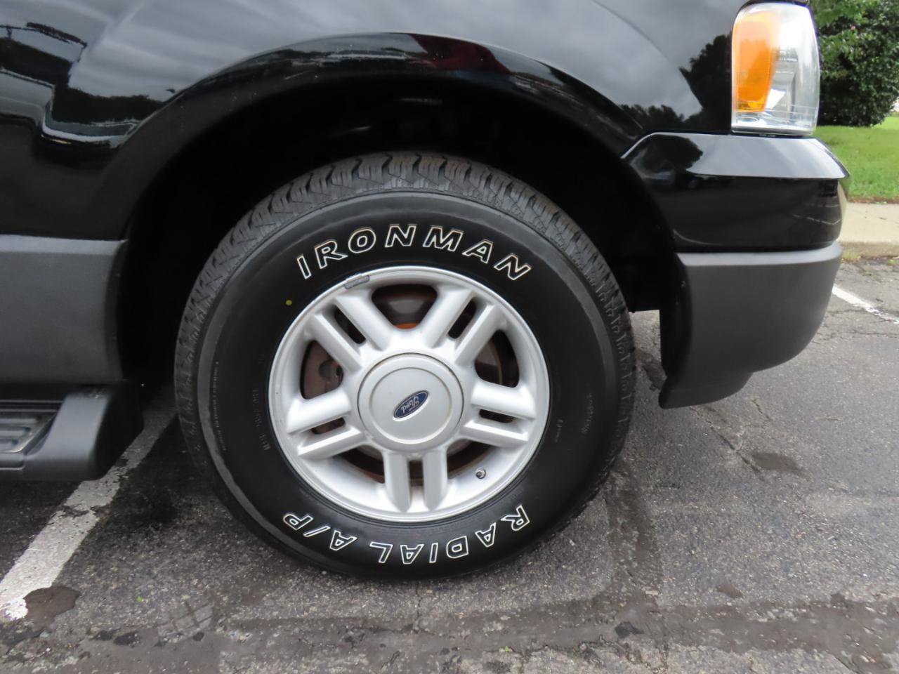 Used 2004 Ford Expedition XLT AWD/4WD image 13