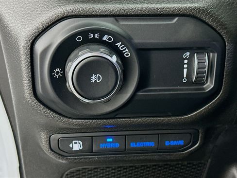 Used 2023 Jeep Wrangler Unlimited Sahara w/ Cold Weather Group AWD/4WD image 17