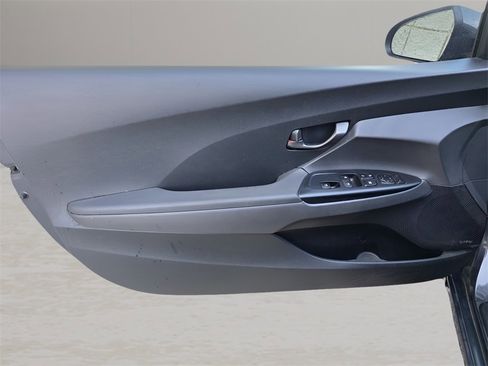 Used 2019 Hyundai Veloster 2.0 Premium image 16