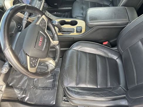 Certified 2018 GMC Acadia Denali w/ Technology Package image 22