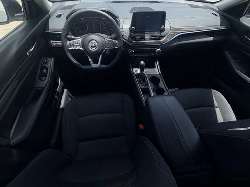 Used 2025 Nissan Altima 2.5 SV FWD image 13