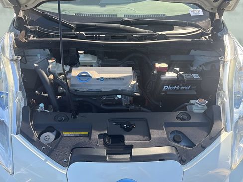 Used 2012 Nissan Leaf SV FWD image 32