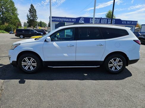 Used 2017 Chevrolet Traverse LT FWD image 2