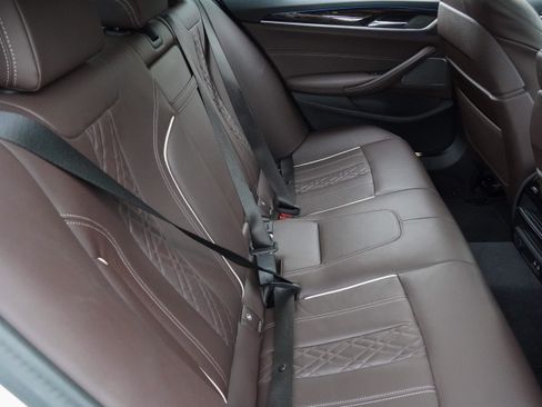 Used 2023 BMW 530e w/ Premium Package RWD image 37