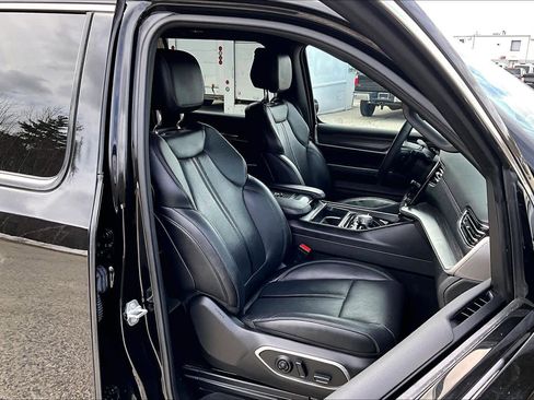 Used 2018 Ford Expedition Max Limited image 8