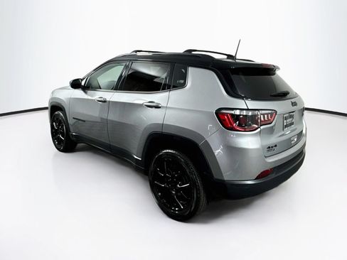 Used 2022 Jeep Compass Latitude w/ Sun and Sound Group AWD/4WD image 4