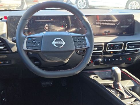New 2026 Nissan Sentra SR w/ SR Premium Package FWD image 17