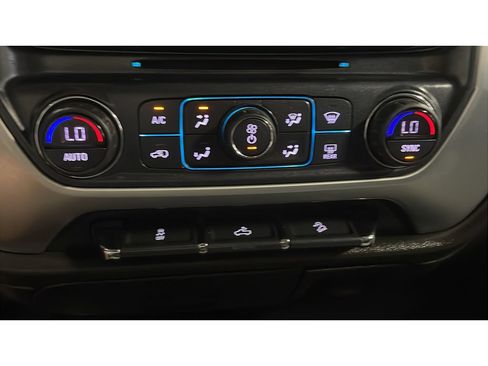 Used 2017 GMC Sierra 1500 SLE w/ SLE Value Package AWD/4WD image 11
