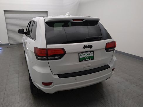 Used 2017 Jeep Grand Cherokee Altitude image 6