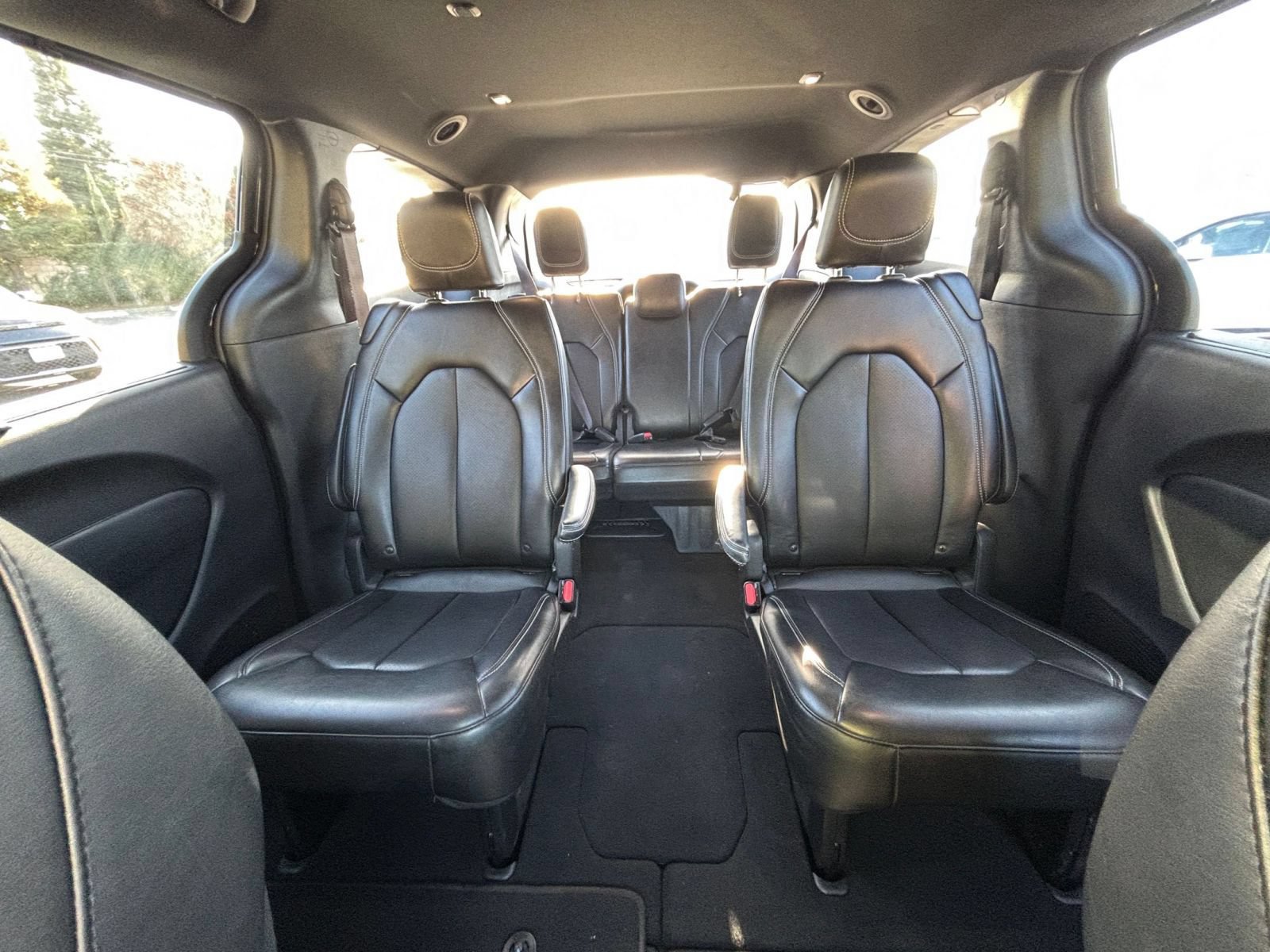 Used 2025 Chrysler Pacifica Select FWD image 40