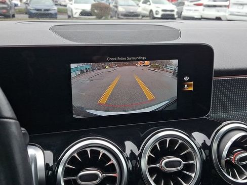 Used 2021 Mercedes-Benz GLB 250 4MATIC w/ Premium Package image 23