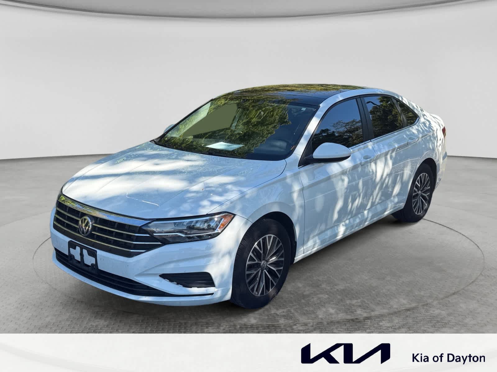Used 2019 Volkswagen Jetta SE w/ Cold Weather Package FWD image 1