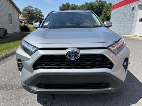 Used 2022 Toyota RAV4 XLE Premium AWD/4WD image 9
