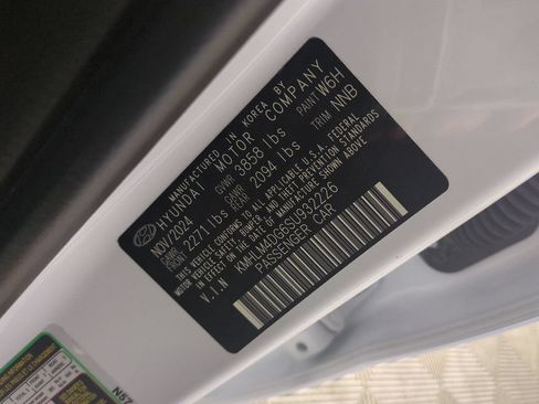Used 2025 Hyundai Elantra Sport FWD image 36