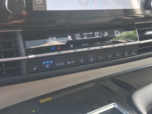 Used 2024 Toyota Sienna Platinum AWD/4WD image 16