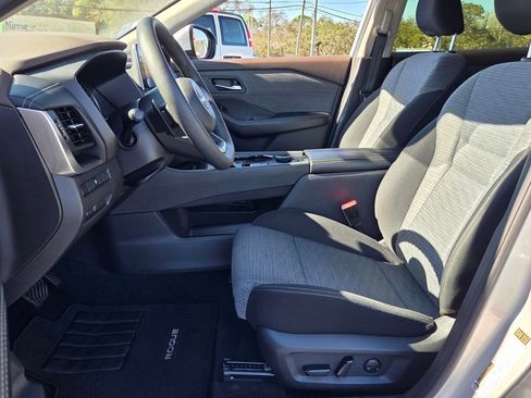 Used 2023 Nissan Rogue SV image 10