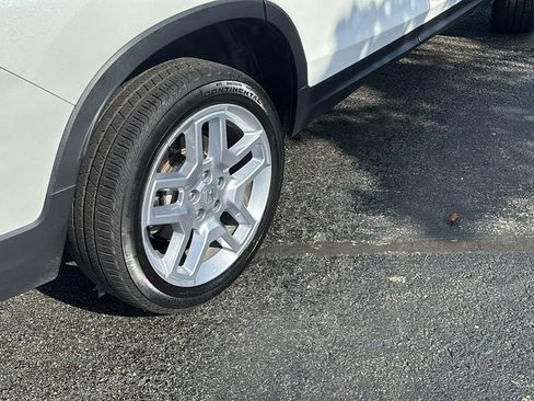 Used 2025 Honda Passport EX-L image 8