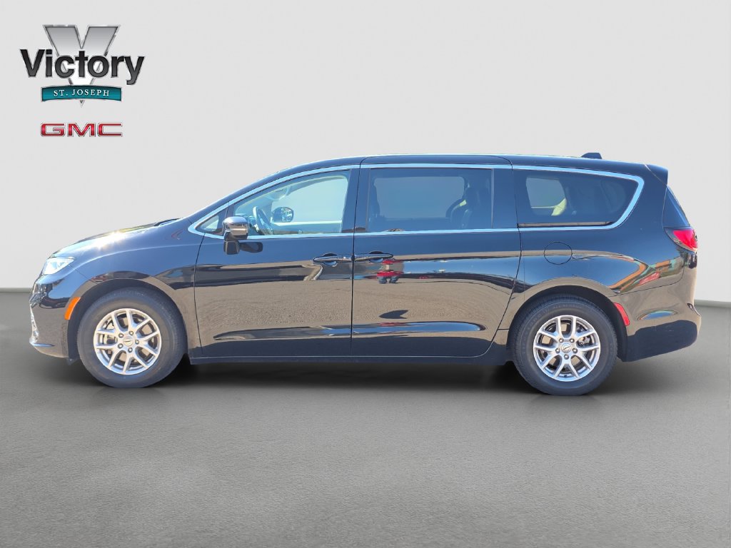Used 2024 Chrysler Pacifica Touring-L FWD image 6