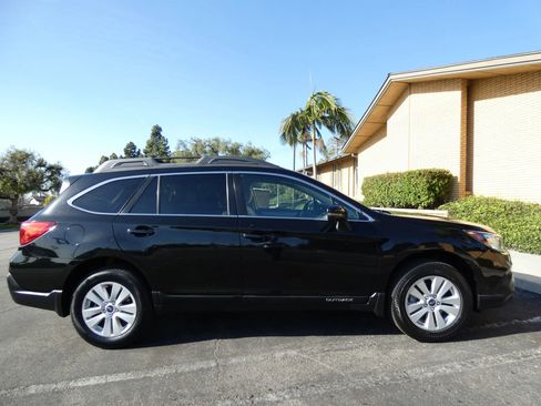 Used 2019 Subaru Outback 2.5i Premium image 7