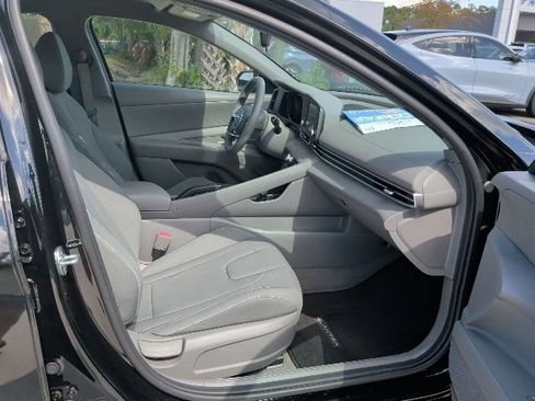 Certified 2023 Hyundai Elantra SEL FWD image 17