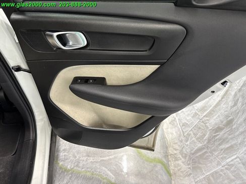 Used 2022 Volvo XC40 T5 Momentum image 29