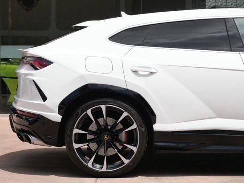 Used 2022 Lamborghini Urus AWD/4WD image 10