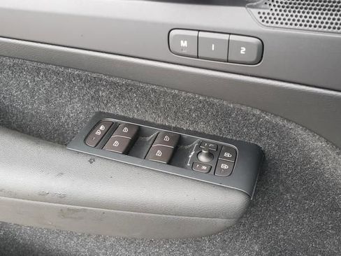 Used 2019 Volvo XC40 T4 Inscription image 25