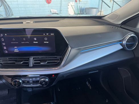 Used 2025 Chevrolet Trax LT image 33