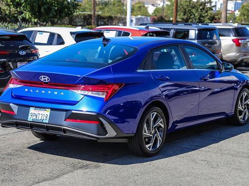 Certified 2024 Hyundai Elantra SEL w/ Convenience Package image 8