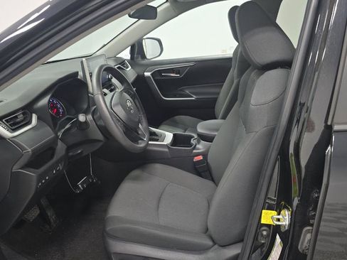 Used 2022 Toyota RAV4 XLE AWD/4WD image 5