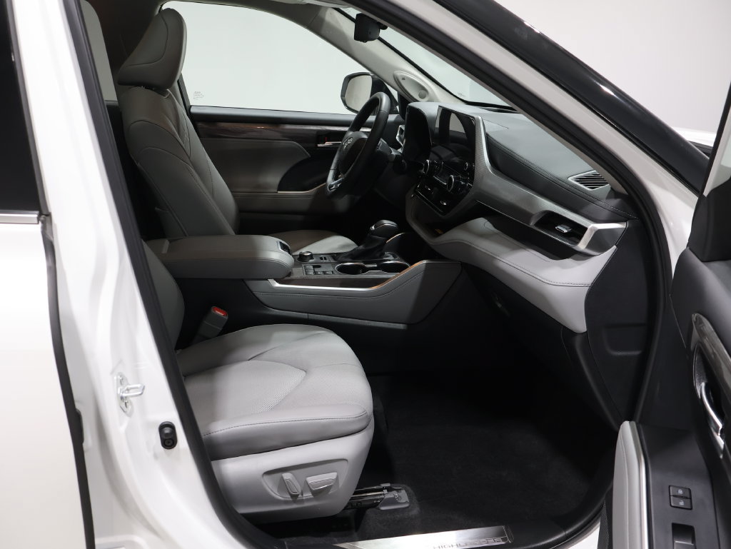 Used 2024 Toyota Highlander Platinum AWD/4WD image 26