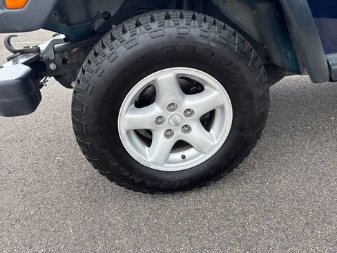Used 2005 Jeep Wrangler X w/ Tire & Wheel Group (Ecco) AWD/4WD image 10
