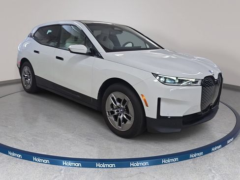 Certified 2023 BMW iX xDrive50 AWD/4WD image 3