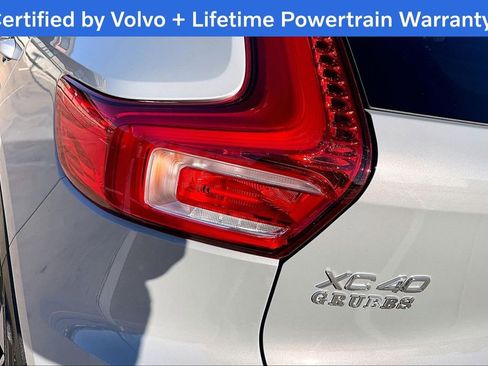 Certified 2024 Volvo XC40 B5 Plus image 40