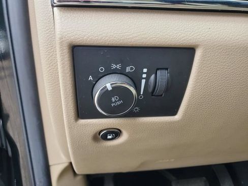 Used 2019 Jeep Grand Cherokee Limited AWD/4WD image 16