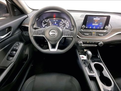 Used 2024 Nissan Altima 2.5 SV FWD image 7
