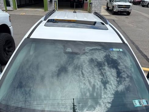 Used 2017 GMC Terrain SLT w/ Open Road Package AWD/4WD image 4