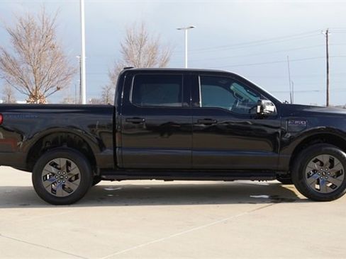 Used 2023 Ford F150 Lightning Lariat image 10