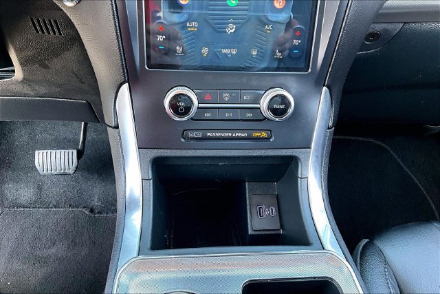 Used 2024 Ford Edge Titanium AWD/4WD image 16