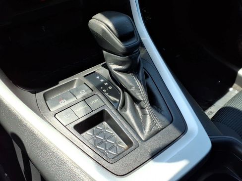Used 2021 Toyota RAV4 LE FWD image 18