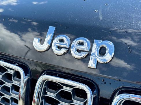 Used 2018 Jeep Grand Cherokee Summit AWD/4WD image 11