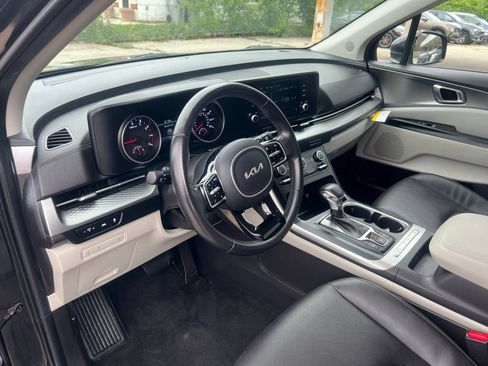 Certified 2022 Kia Carnival LX FWD image 6