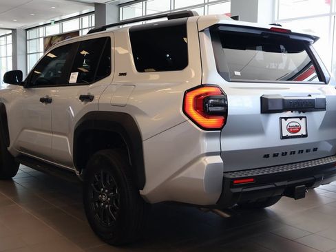 Used 2026 Toyota 4Runner SR5 AWD/4WD image 3