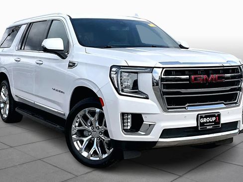 Used 2021 GMC Yukon XL SLT w/ SLT Premium Package image 3