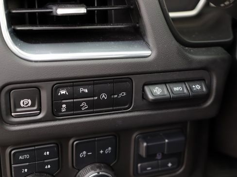 Used 2021 Chevrolet Tahoe Premier w/ Premium Package image 10