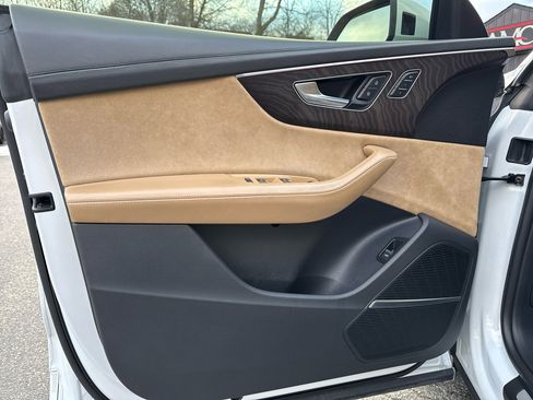 Used 2021 Audi Q8 Prestige w/ Prestige Package image 21