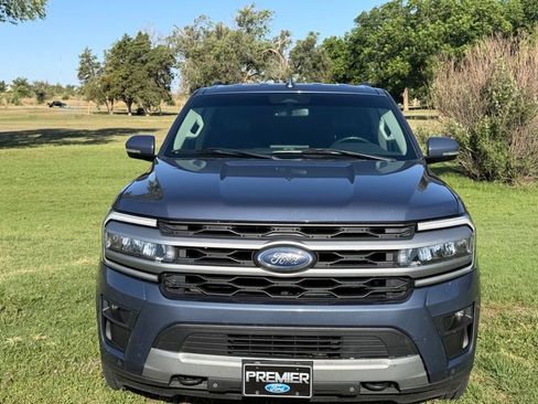 Used 2022 Ford Expedition XLT AWD/4WD image 2