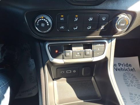 Used 2024 GMC Terrain SLE image 20